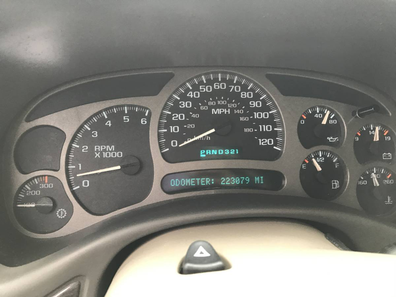 Illustration for article titled For $5,800, Could This 2004 GMC Denali Steer You Wrong?